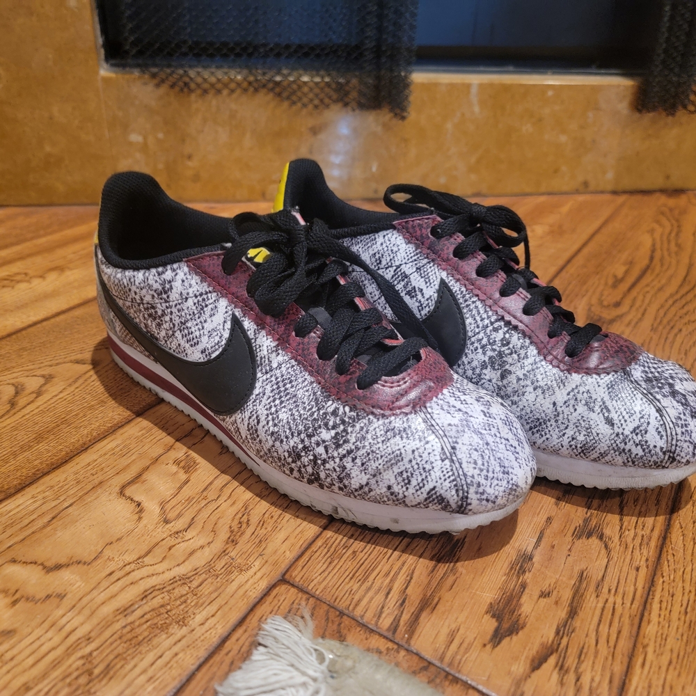 Nike Black and White Sneakers